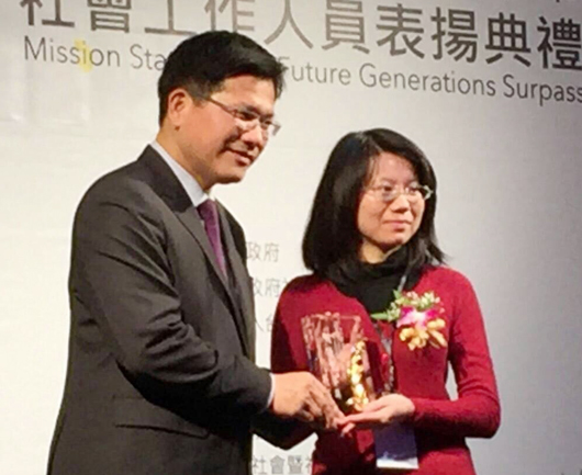 陽光基金會中區中心胡綺君督導獲105年度臺中市社會工作人員「績優督導獎」肯定。