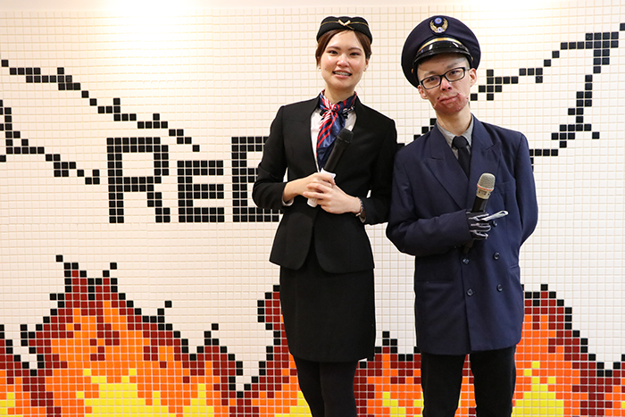社工蕙如（左）與傷友振卿擔任活動主持人。