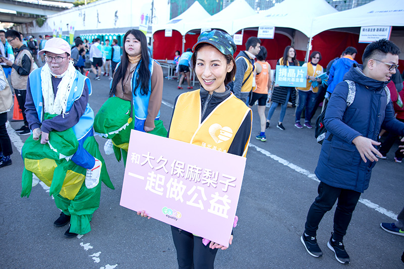 藝人大久保麻梨子募晶片挺陽光!