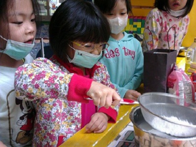 陽光幼兒園，義賣餅乾支持小陽光