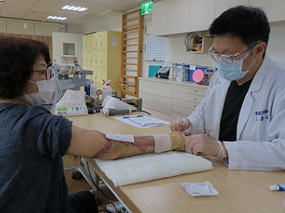 陳阿姨的壓力衣  針針體貼與關心-東區中心的服務故事