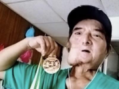 復健表揚獎狀千金難換，口友珍惜掛牆上