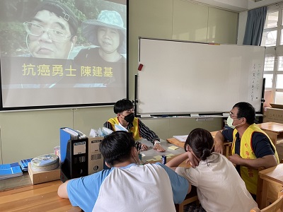 只有兩個學生的教室