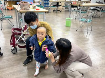 小腳印，努力奔向未來